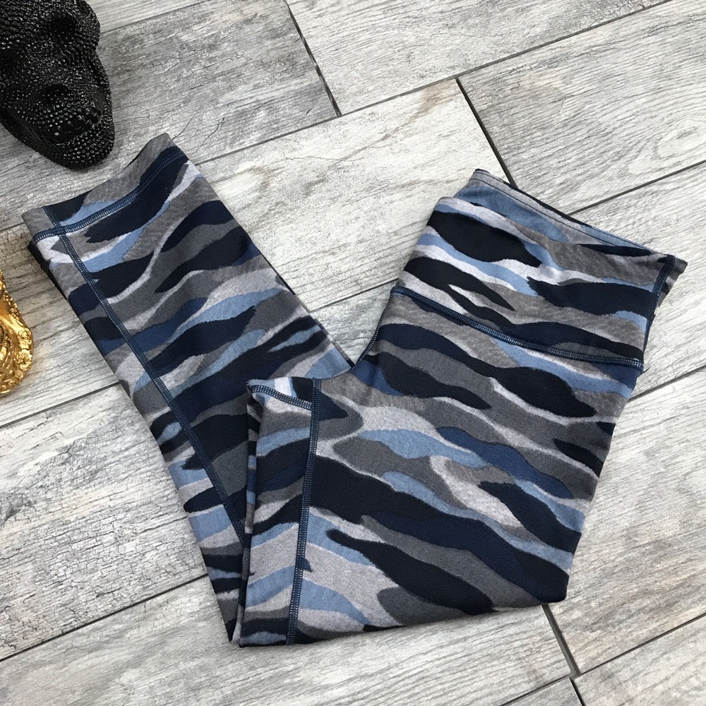 Lululemon blue camouflage workout Capri pants